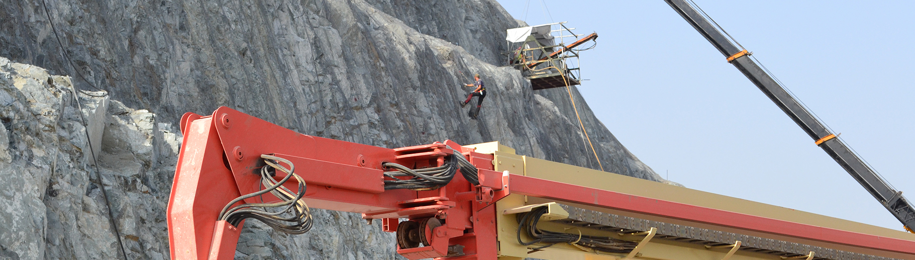 Slope protection work for the Dubai-Fujairah Freeway